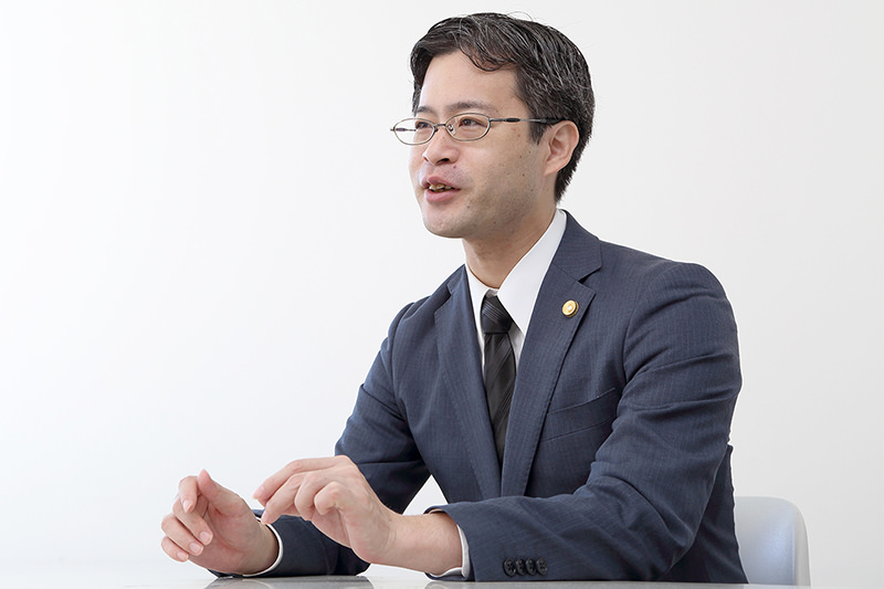 先生が弁護士を目指されたのは、どうしてなのでしょう？